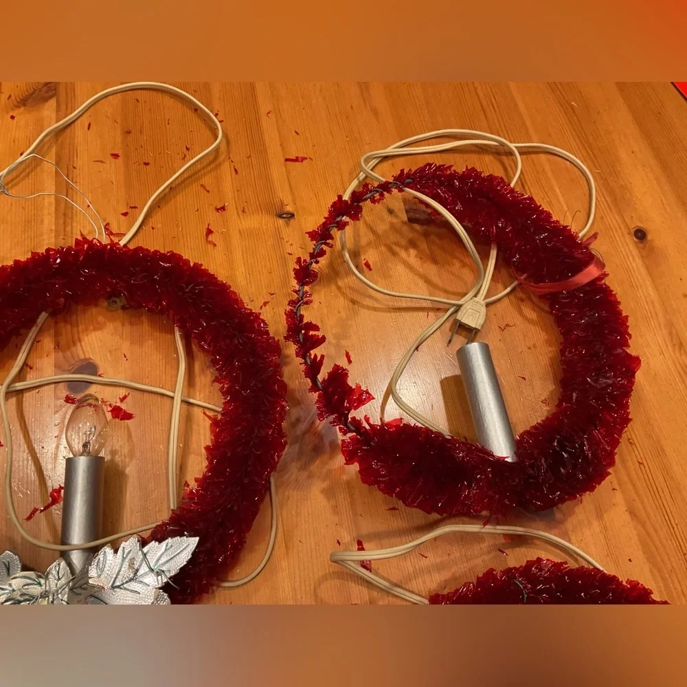 VINTAGE CHRISTMAS RED CELLOPHANE WINDOW WREATHS WITH CANDLE MID CENTURY KITCSH